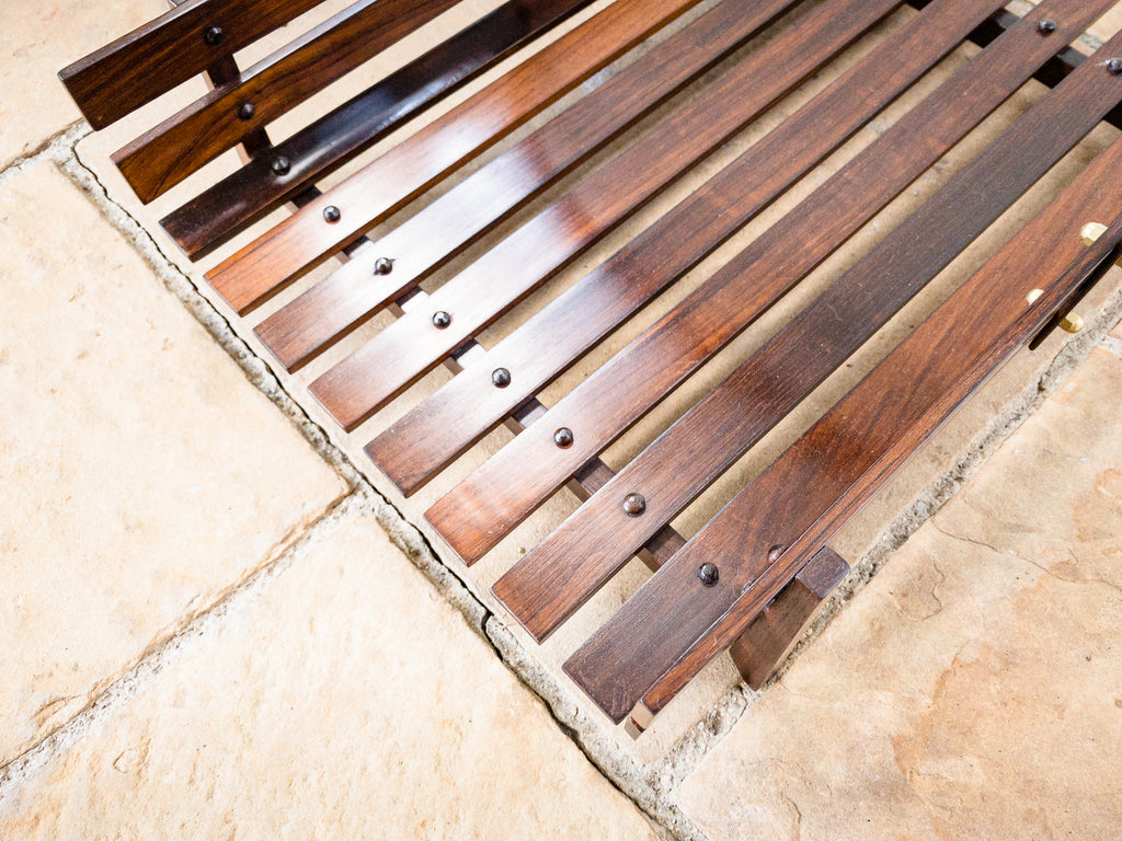 Casa Finland | Revisteiro em Ripas de Jacarandá