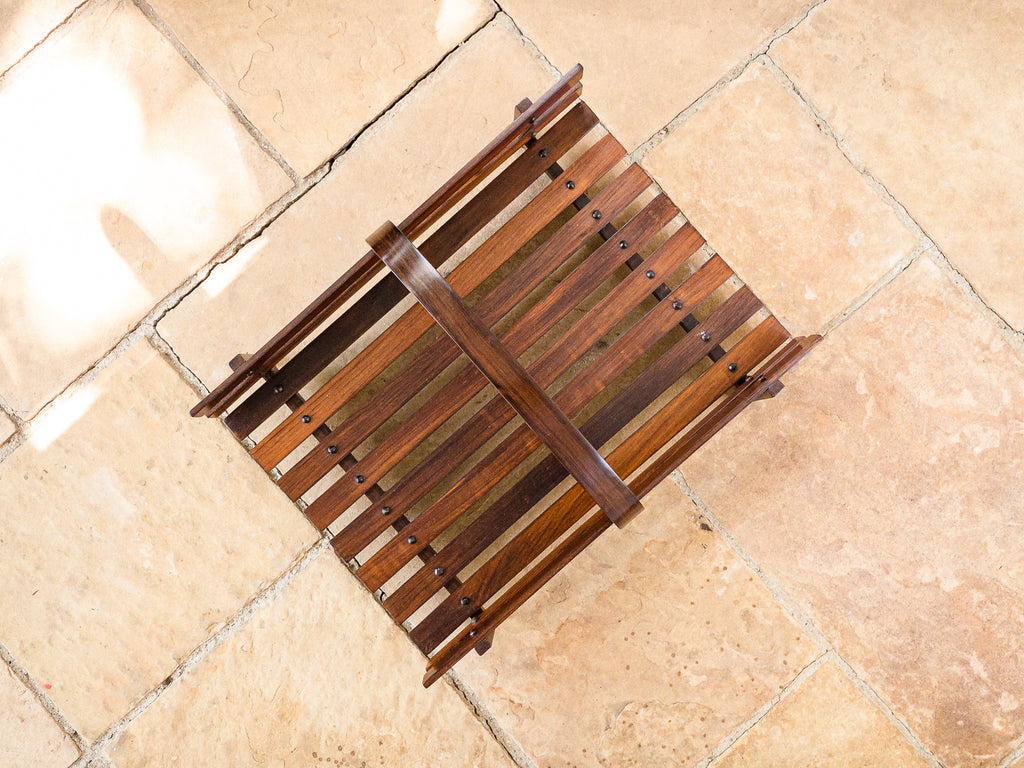 Casa Finland | Revisteiro em Ripas de Jacarandá