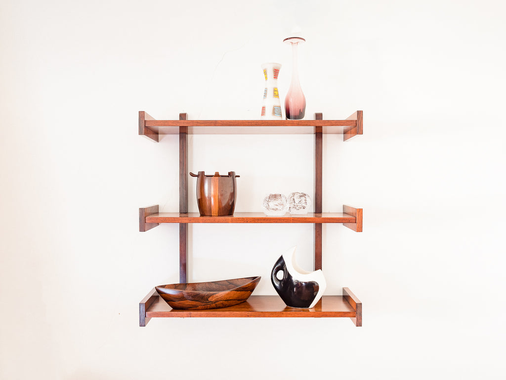 Celina Zilberberg | Estante de Parede em Jacarandá
