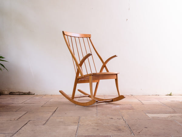 Cadeira De Balanço em Palhinha