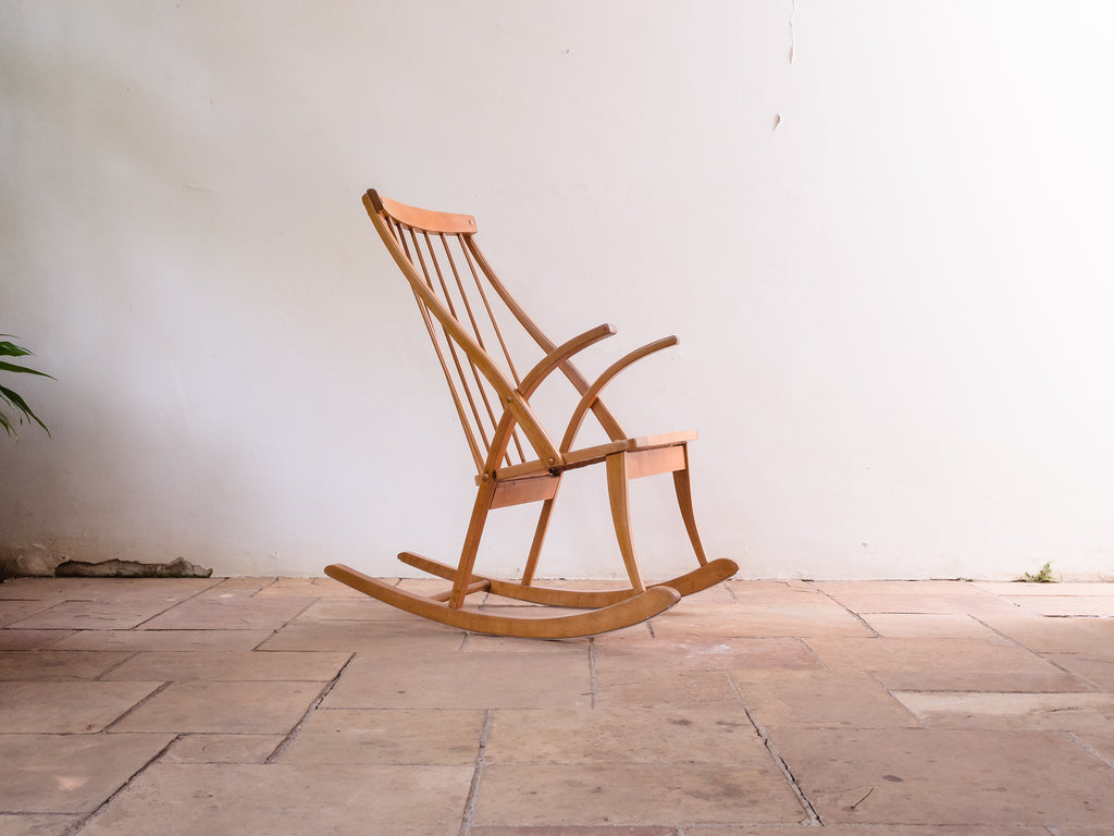 Cadeira De Balanço em Palhinha