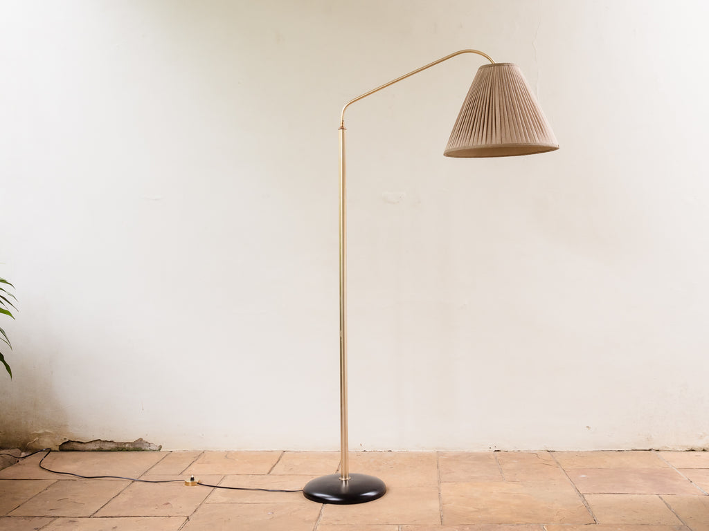 Luminária de Piso com Cúpula de Tecido