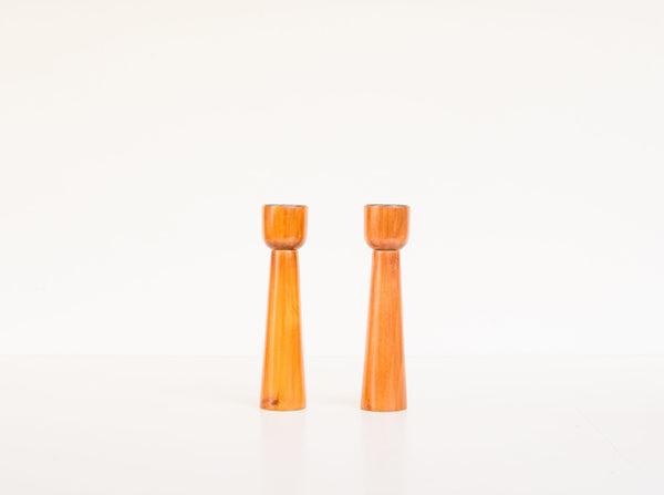 Par de Castiçais em Madeira Clara