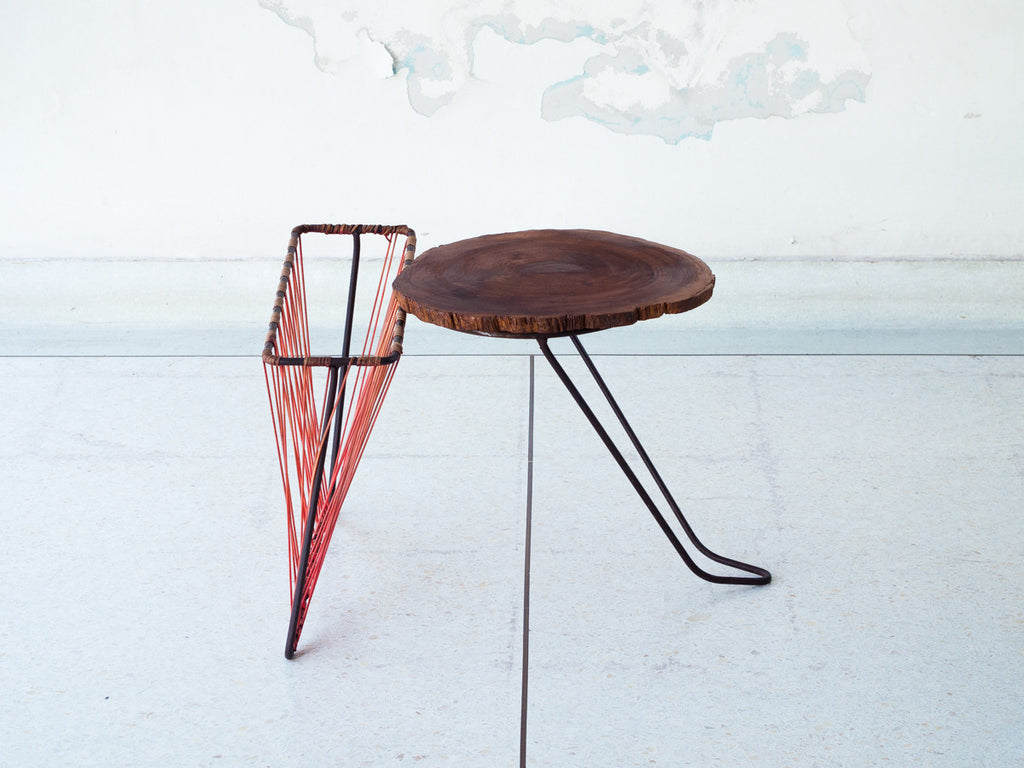 Mesinha com Revisteiro