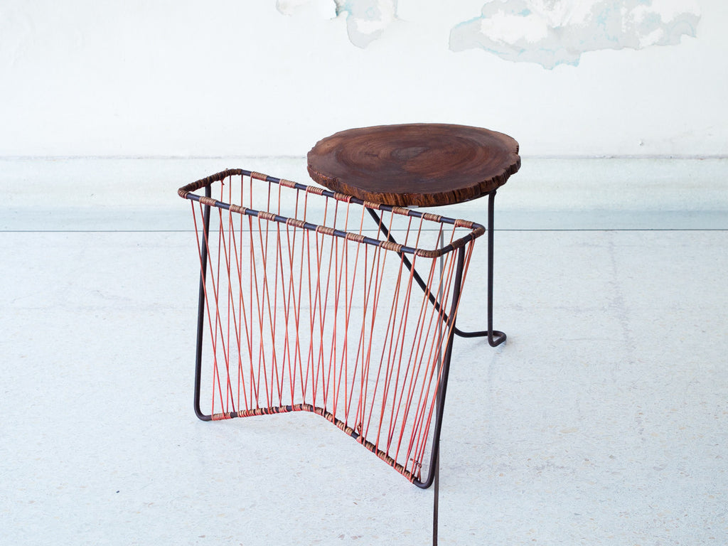 Mesinha com Revisteiro