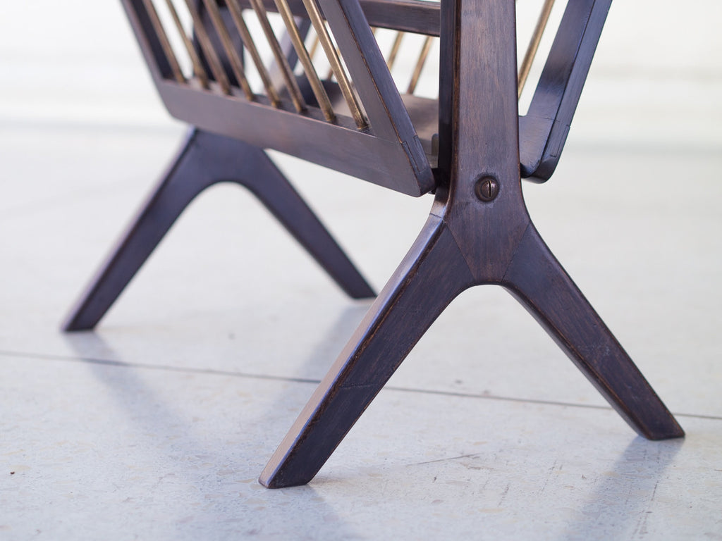 Cesare Lacca | Revisteiro Articulado