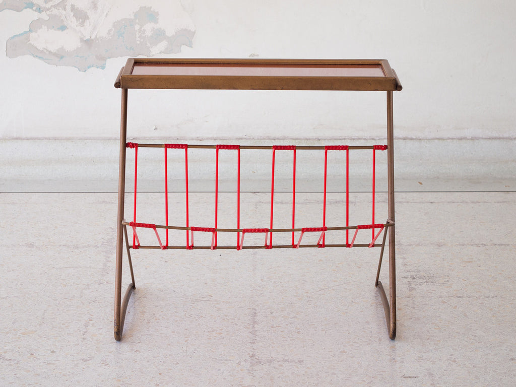 Mesa Auxiliar com Revisteiro