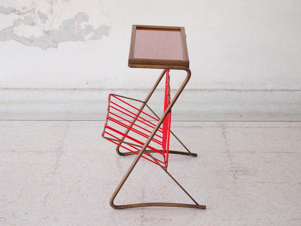 Mesa Auxiliar com Revisteiro