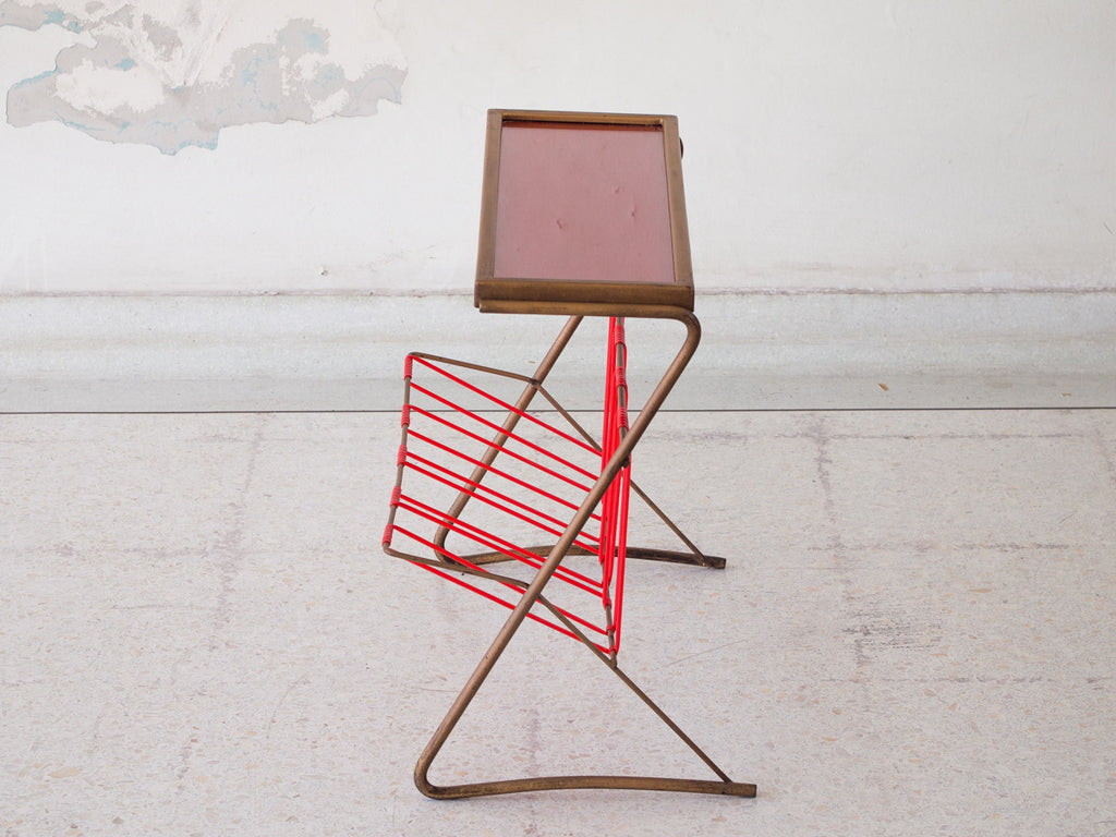 Mesa Auxiliar com Revisteiro