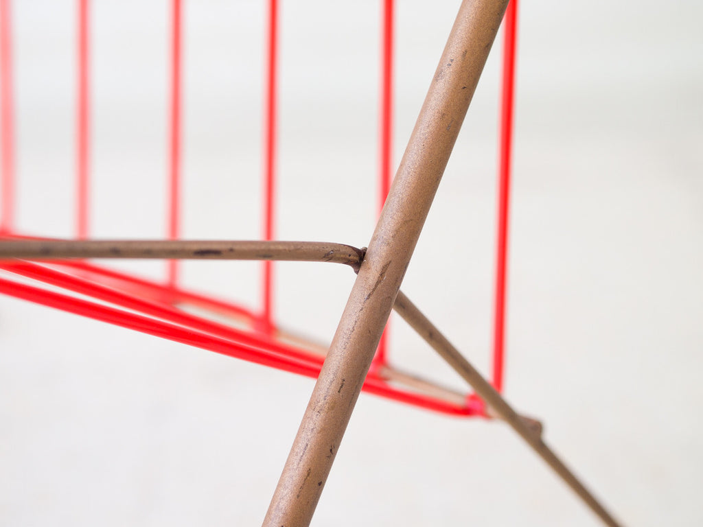 Mesa Auxiliar com Revisteiro