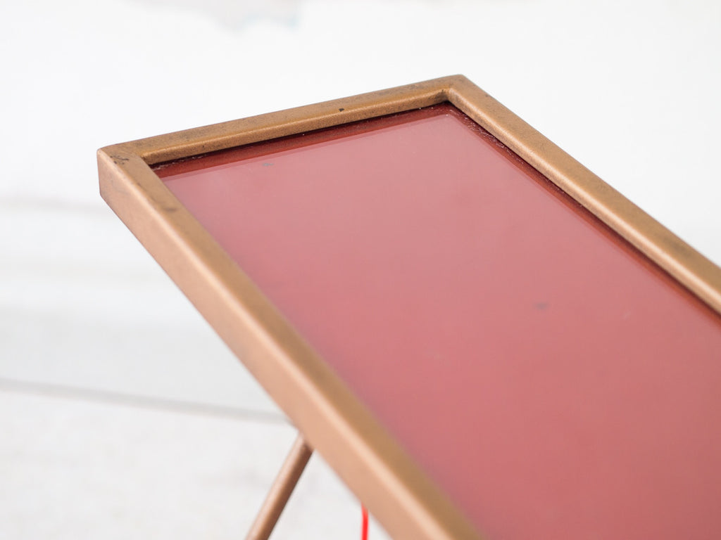 Mesa Auxiliar com Revisteiro