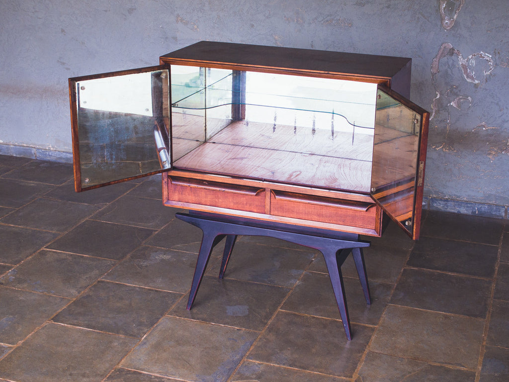 Bar Caviúna e Pés Ebanizados