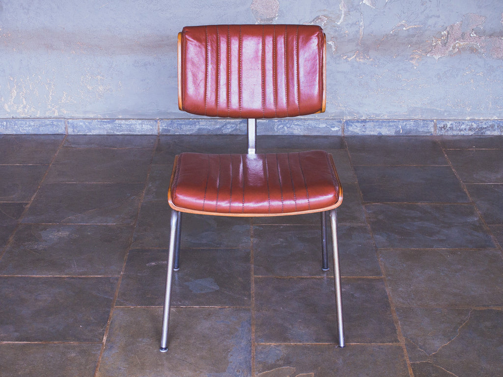 Cadeira em Compensado Naval e Aço