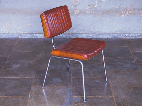 Cadeira em Compensado Naval e Aço