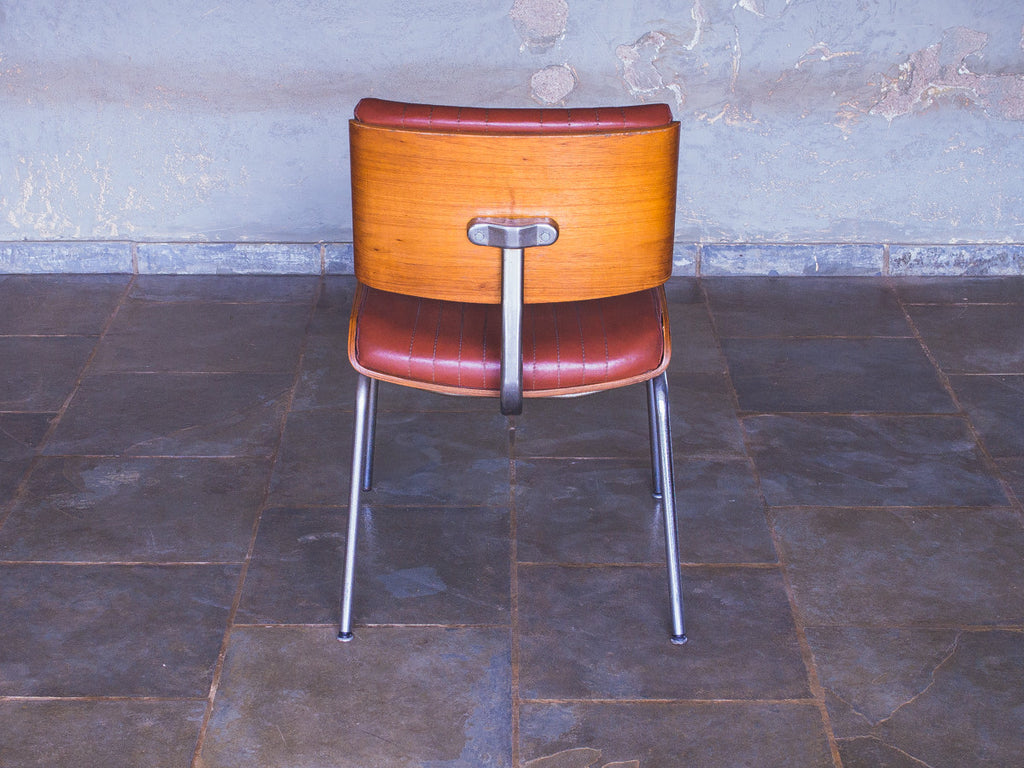 Cadeira em Compensado Naval e Aço