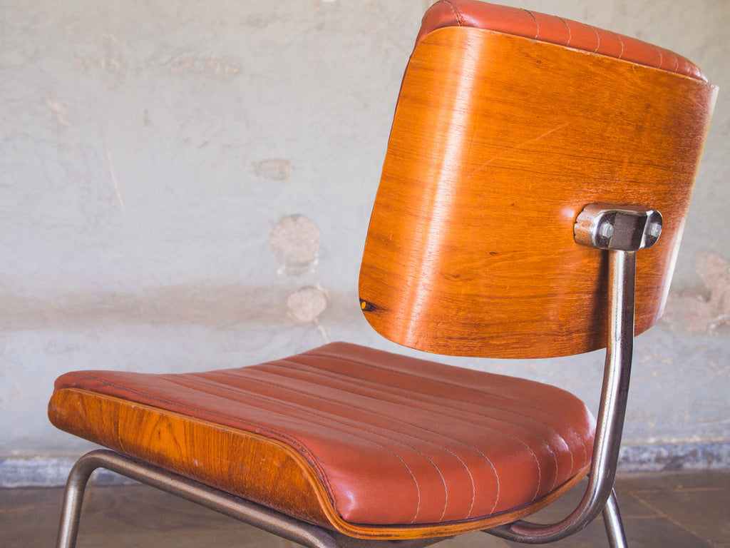 Cadeira em Compensado Naval e Aço