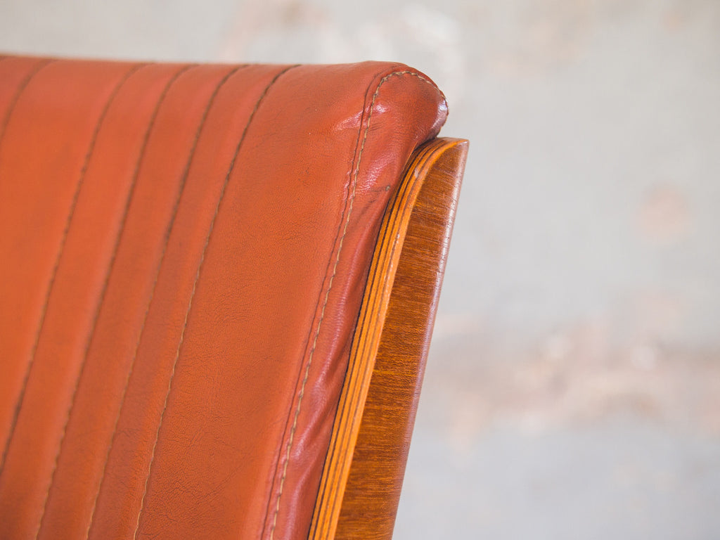 Cadeira em Compensado Naval e Aço