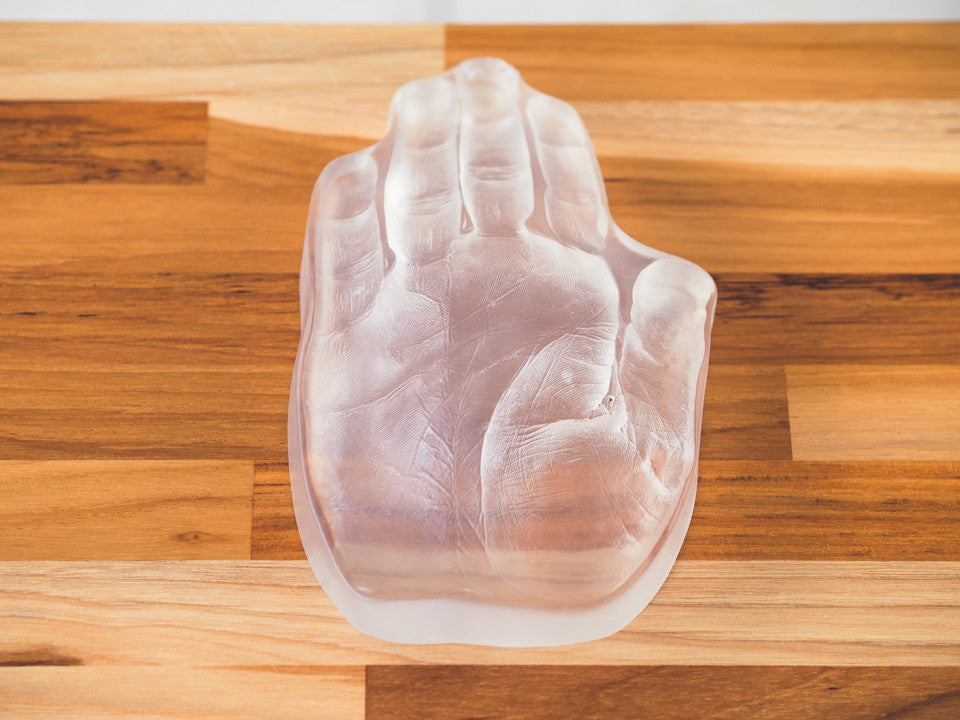Mão em resina