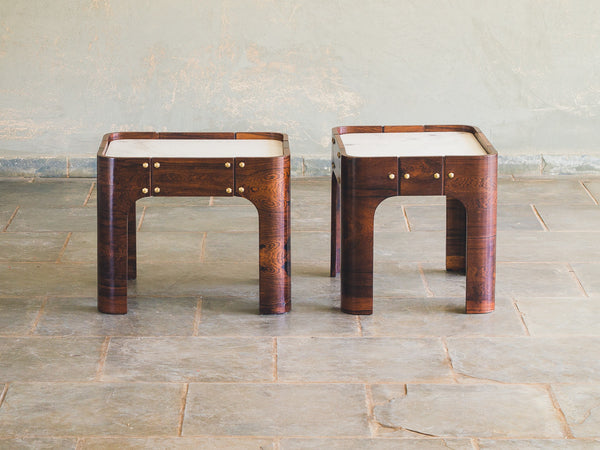 Par Mesas Laterais Berthomeu em Jacarandá e Mármore