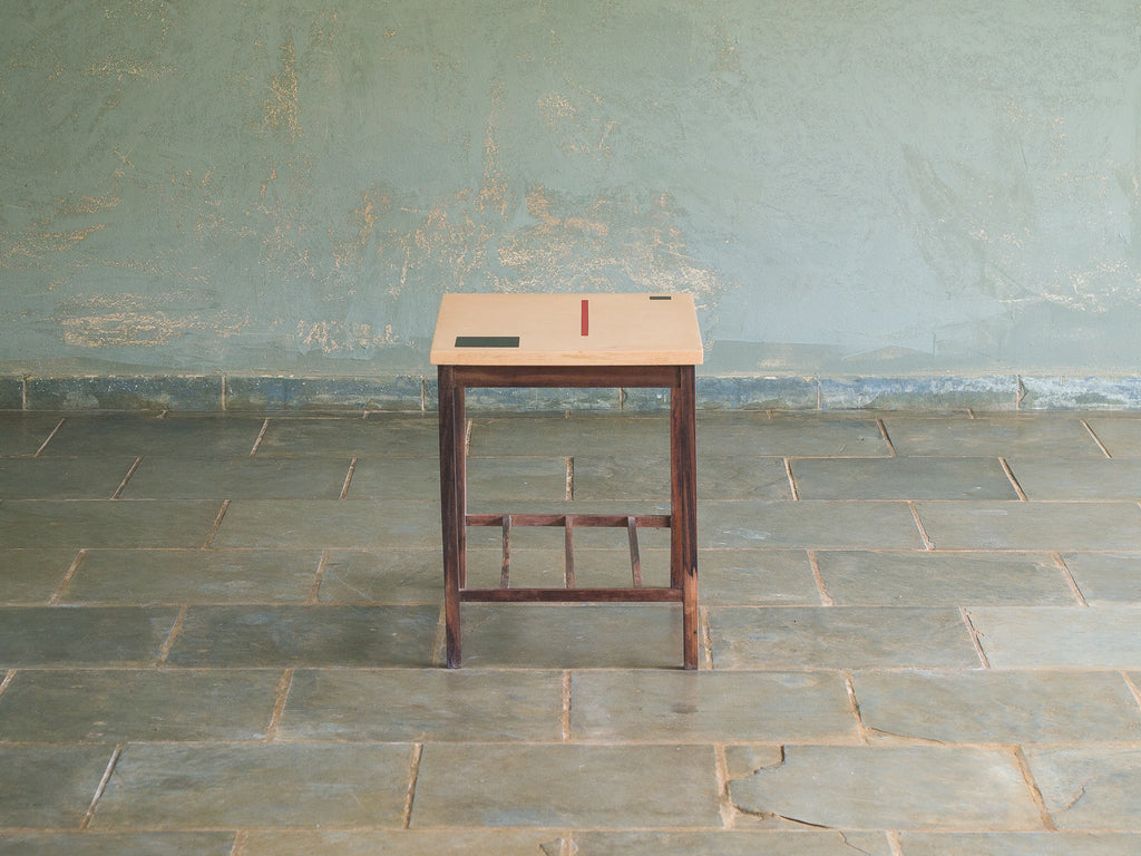 Mesa Lateral Tampo Resina