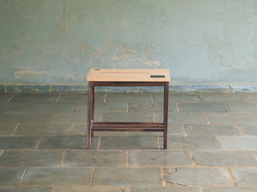 Mesa Lateral Tampo Resina