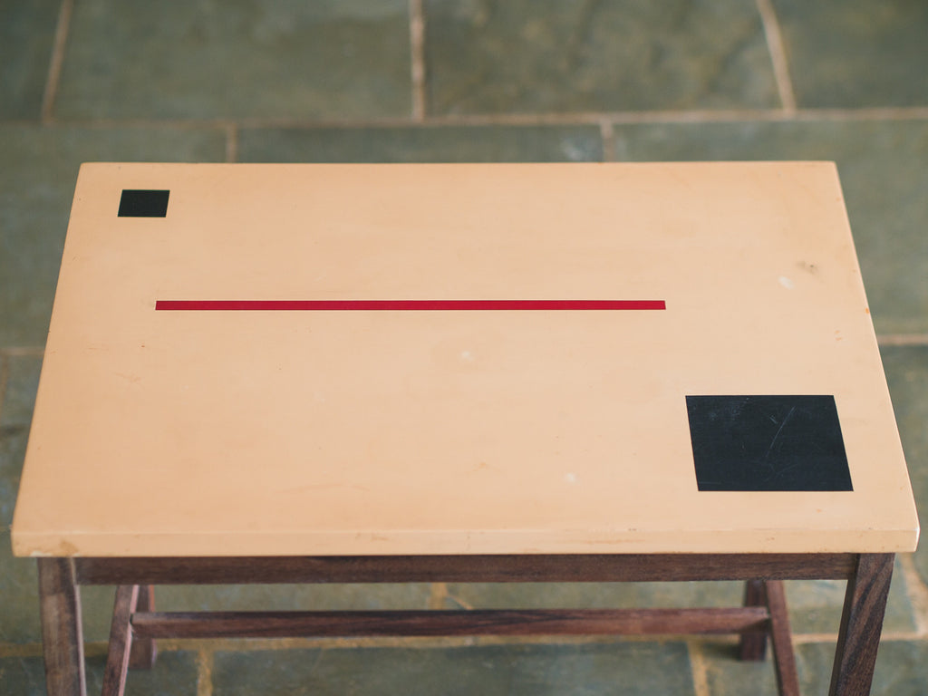 Mesa Lateral Tampo Resina