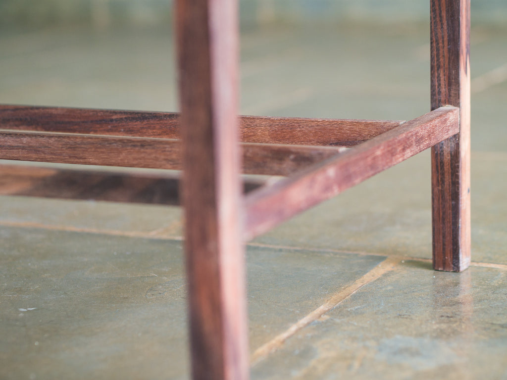 Mesa Lateral Tampo Resina