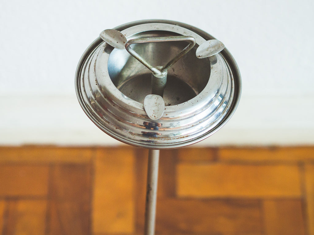 Cinzeiro Pedestal Prateado