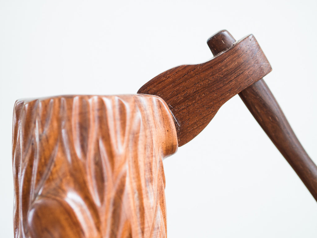 Tronco e Machado em Jacarandá