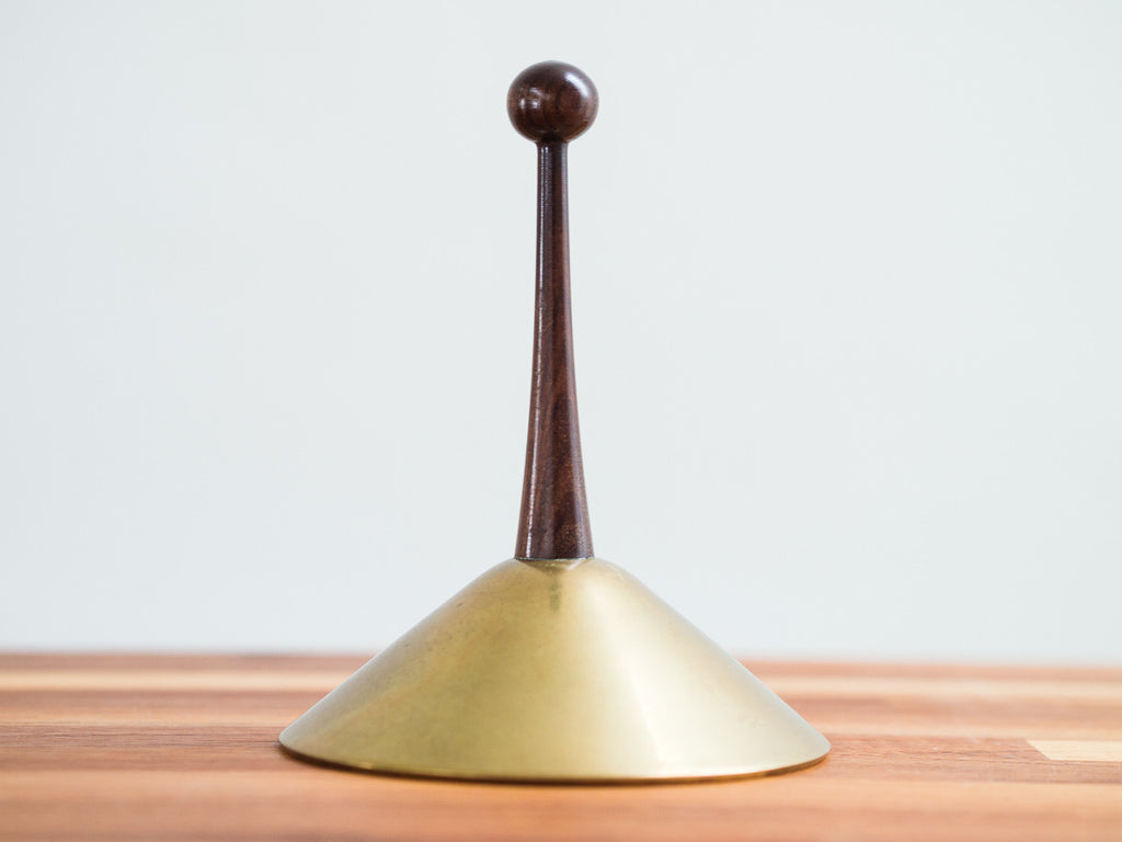 Sino em Latão e Jacarandá