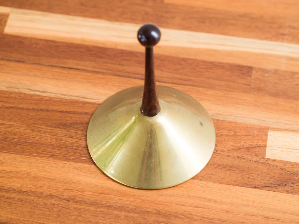 Sino em Latão e Jacarandá