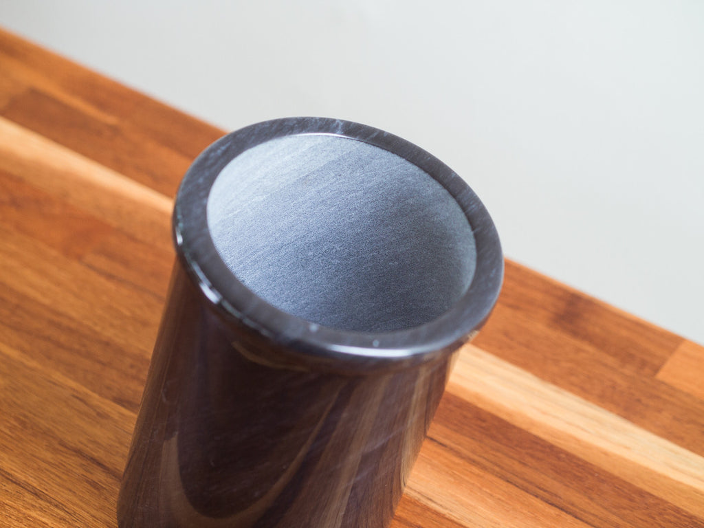 Vaso Itáliano em Mármore Preto