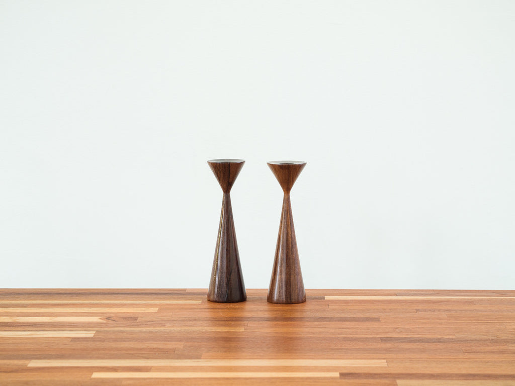 Par de Castiçais em Jacarandá