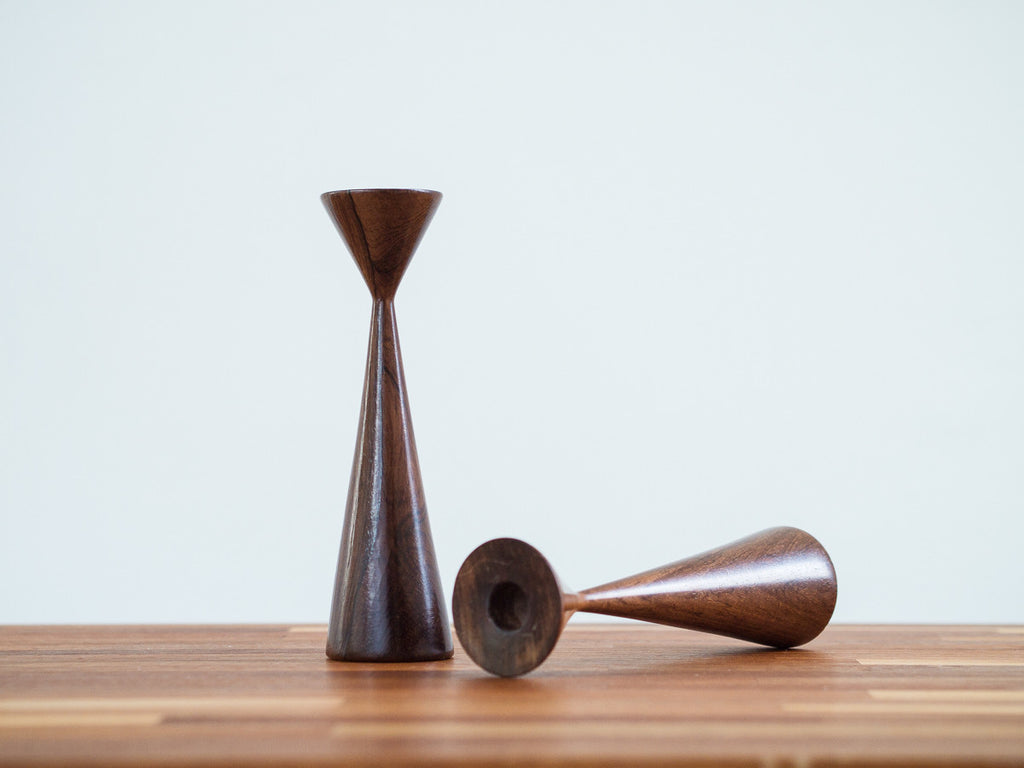 Par de Castiçais em Jacarandá