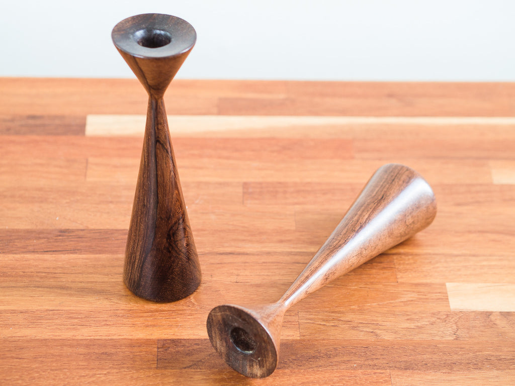 Par de Castiçais em Jacarandá