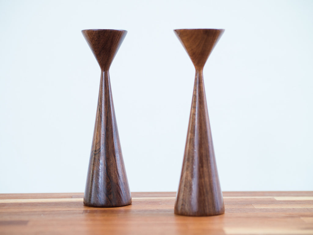 Par de Castiçais em Jacarandá