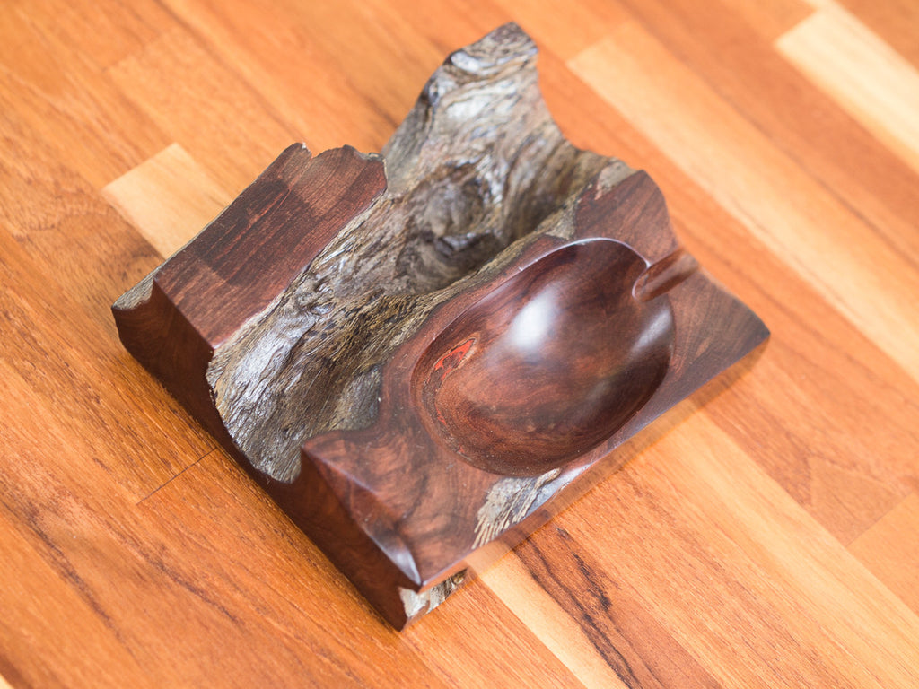 Cinzeiro em Pau Brasil