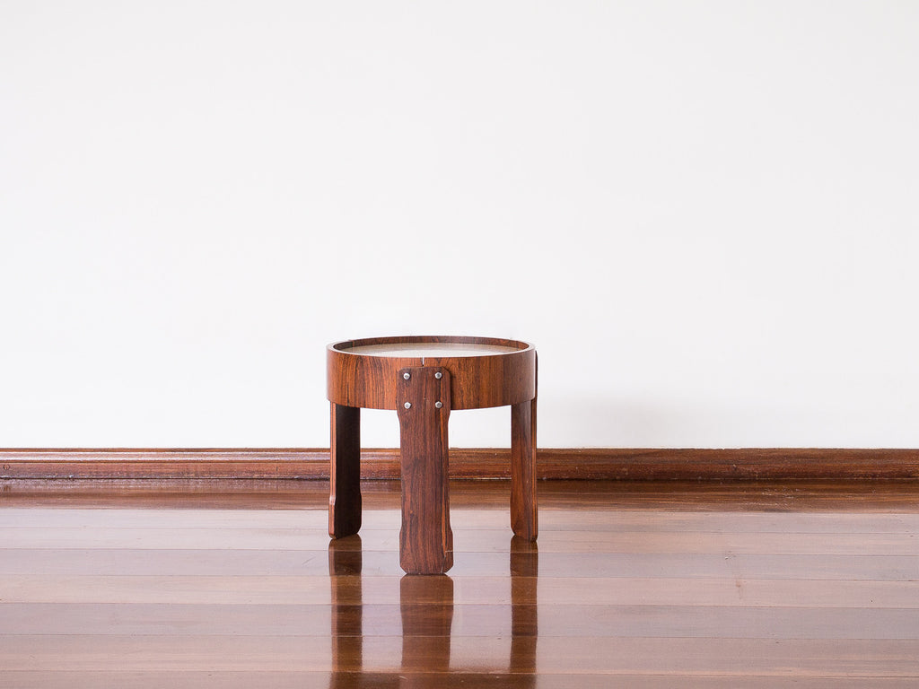 Mesas Laterais em Jacarandá e Fórmica