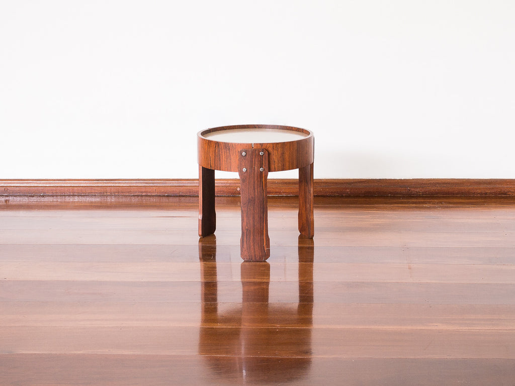 Mesas Laterais em Jacarandá e Fórmica