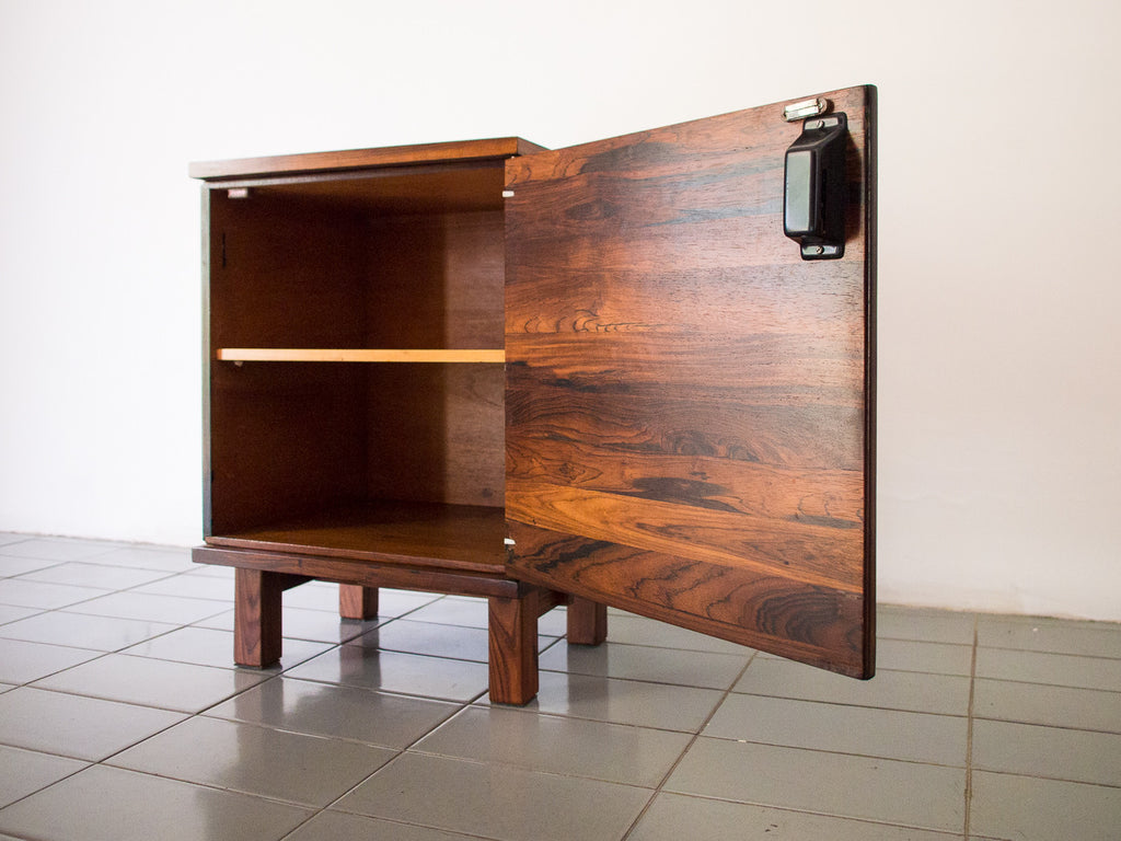 Jorge Zalszupin | Buffet jacarandá 1 porta