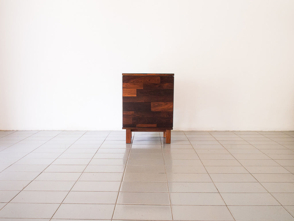 Jorge Zalszupin | Buffet jacarandá 1 porta