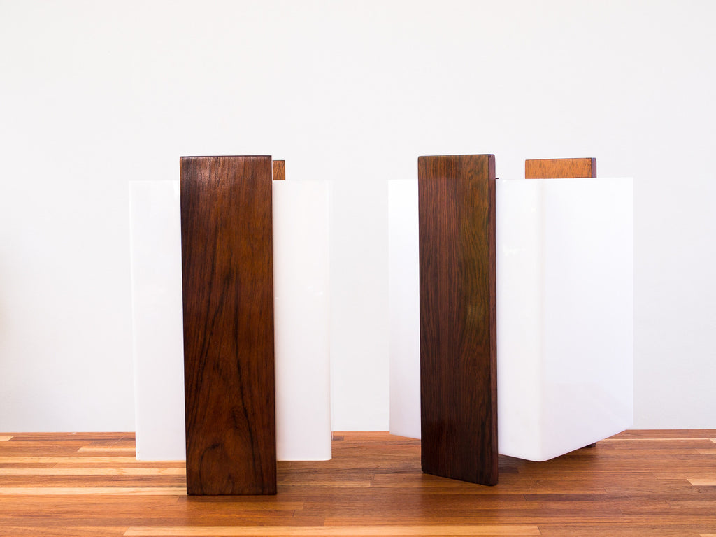 Percival Lafer | Par de Abajurs em Acrílico Branco e Jacarandá