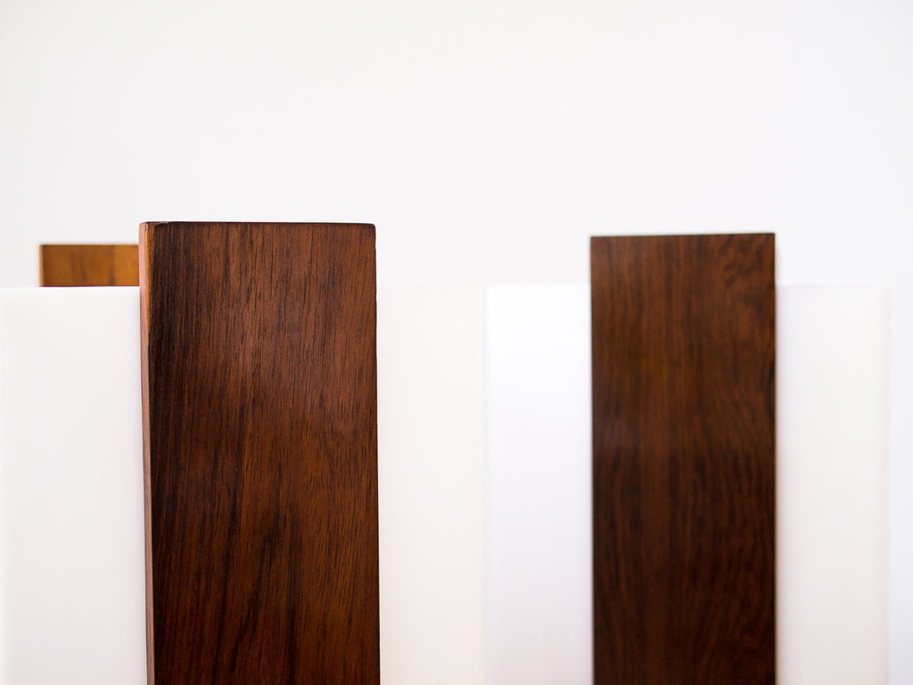 Percival Lafer | Par de Abajurs em Acrílico Branco e Jacarandá