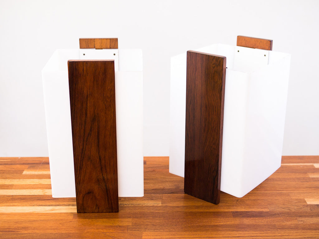 Percival Lafer | Par de Abajurs em Acrílico Branco e Jacarandá