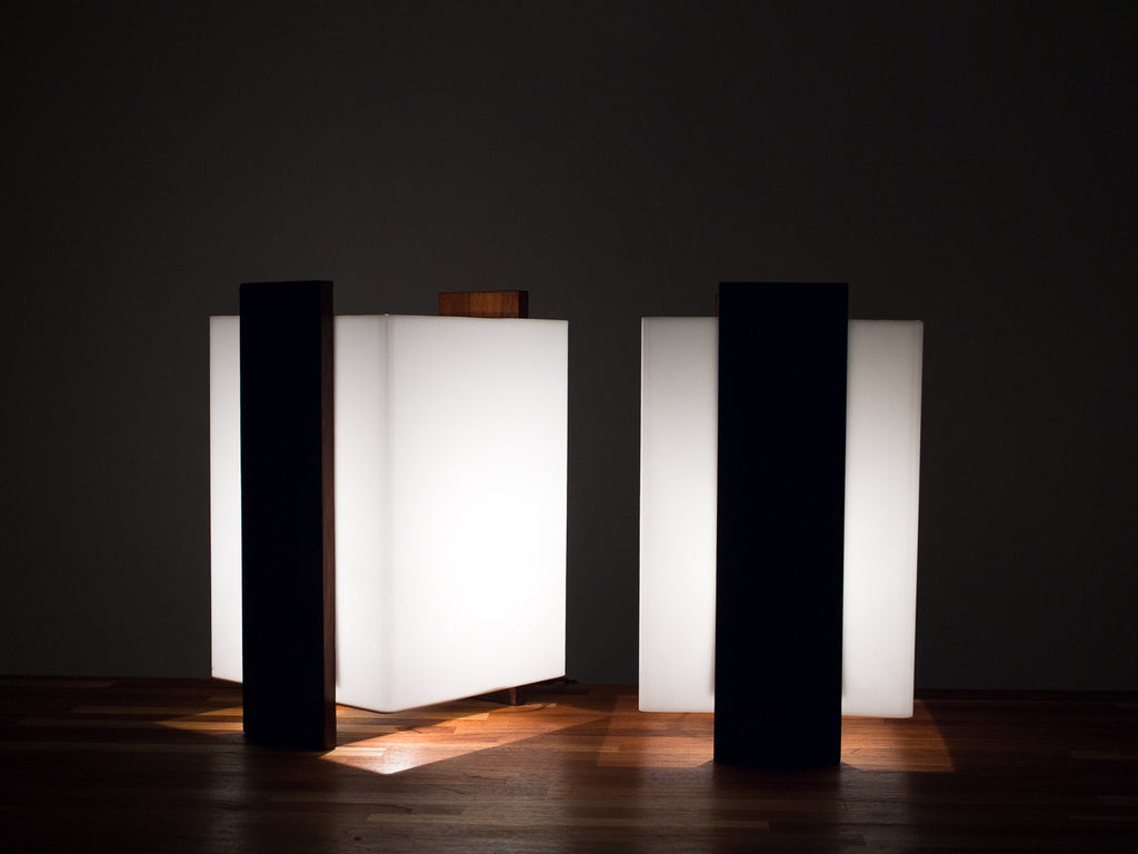 Percival Lafer | Par de Abajurs em Acrílico Branco e Jacarandá