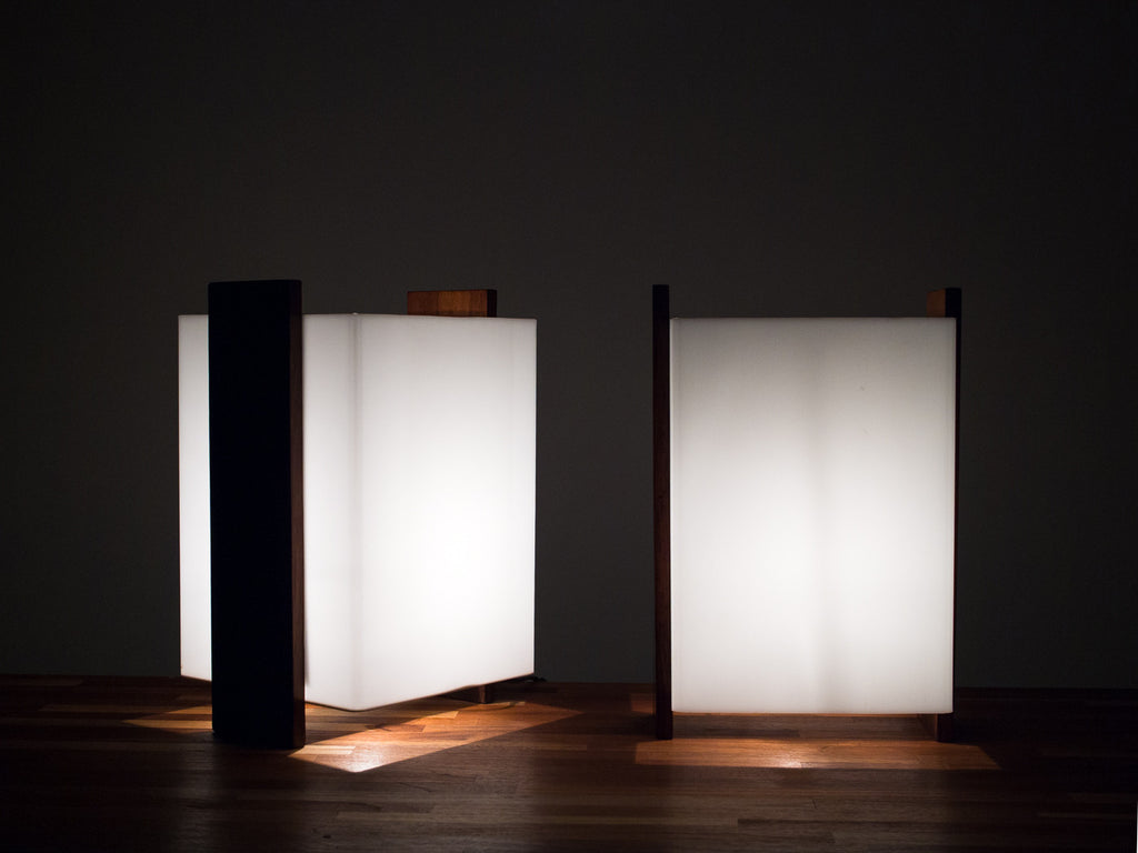 Percival Lafer | Par de Abajurs em Acrílico Branco e Jacarandá