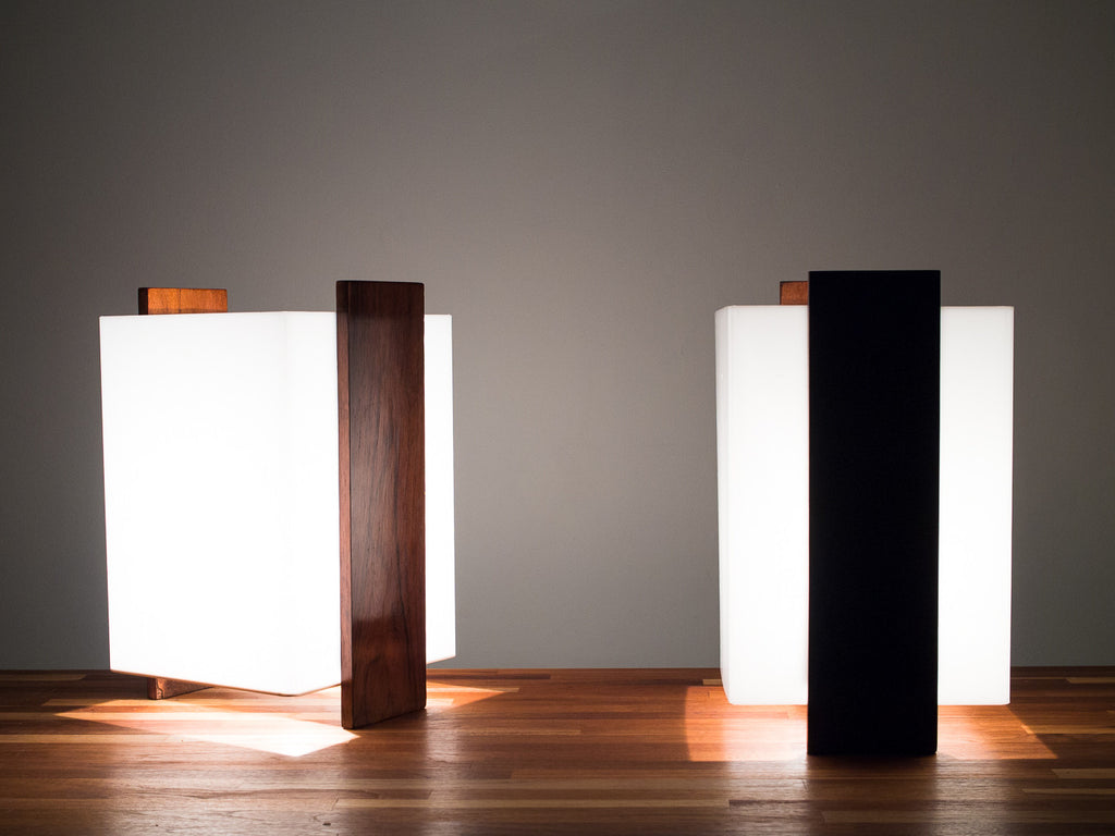 Percival Lafer | Par de Abajurs em Acrílico Branco e Jacarandá