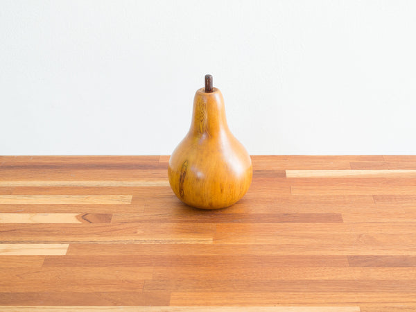 Pera em Madeira Nobre