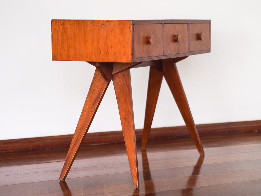 Zanine Caldas | Aparador em Compensado