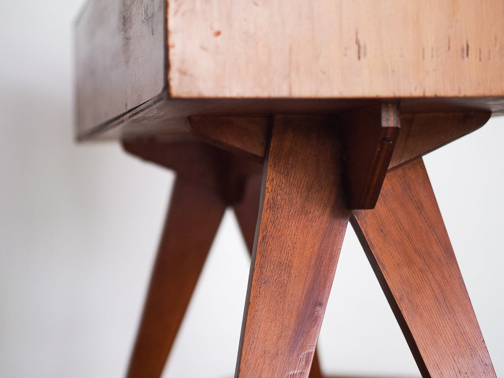 Zanine Caldas | Aparador em Compensado